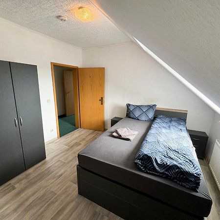 Grosse & Voll Ausgestattete Apartments, Studios, Doppelzimmer, Workspace, Parkplatz, Netflix, Prime & Schnelles Wifi In Ruhiger Lage Mit Garten Rudolstadt Exterior photo