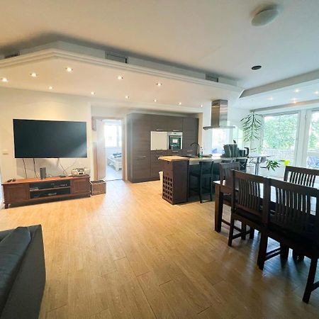 Grosse & Voll Ausgestattete Apartments, Studios, Doppelzimmer, Workspace, Parkplatz, Netflix, Prime & Schnelles Wifi In Ruhiger Lage Mit Garten Rudolstadt Exterior photo