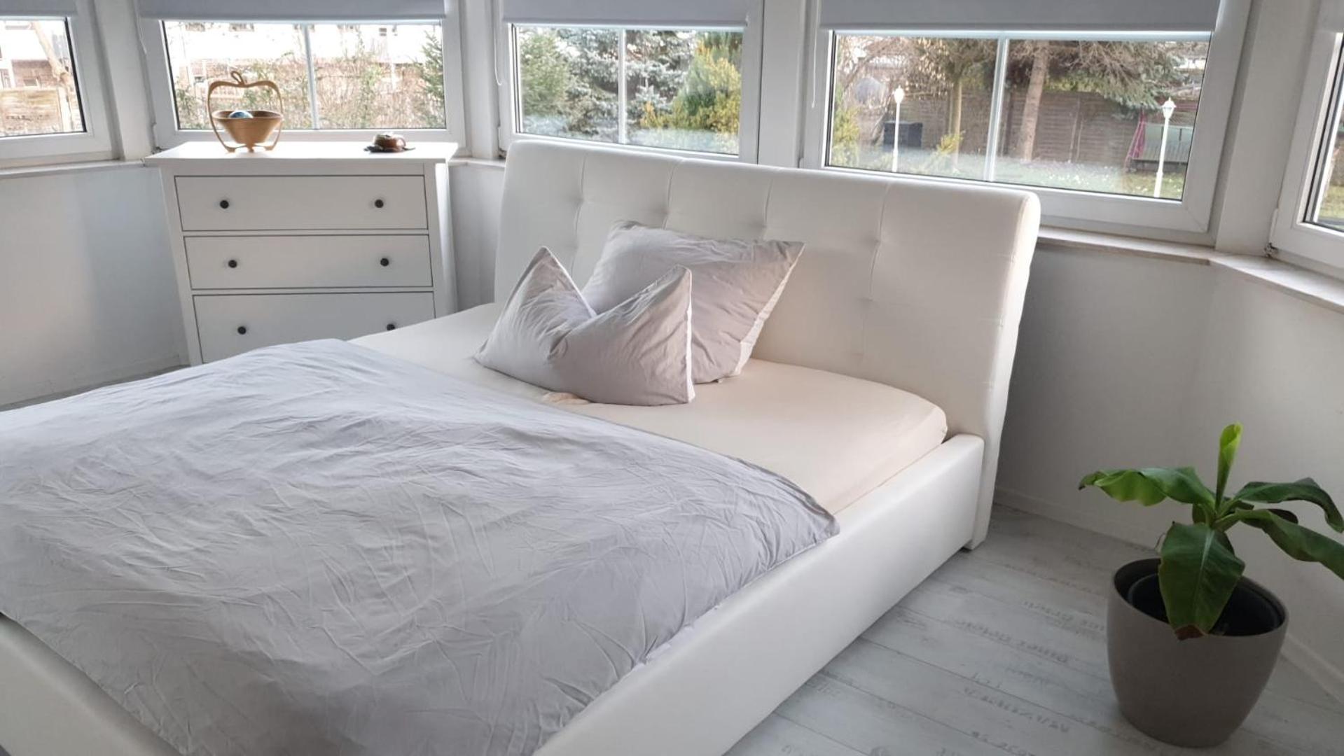 Grosse & Voll Ausgestattete Apartments, Studios, Doppelzimmer, Workspace, Parkplatz, Netflix, Prime & Schnelles Wifi In Ruhiger Lage Mit Garten Rudolstadt Exterior photo