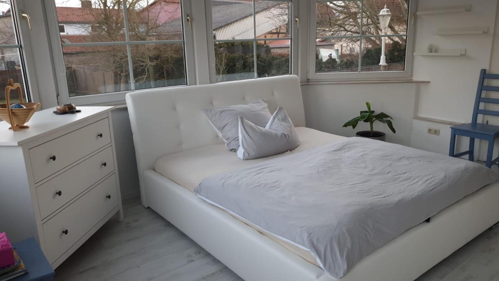 Grosse & Voll Ausgestattete Apartments, Studios, Doppelzimmer, Workspace, Parkplatz, Netflix, Prime & Schnelles Wifi In Ruhiger Lage Mit Garten Rudolstadt Exterior photo