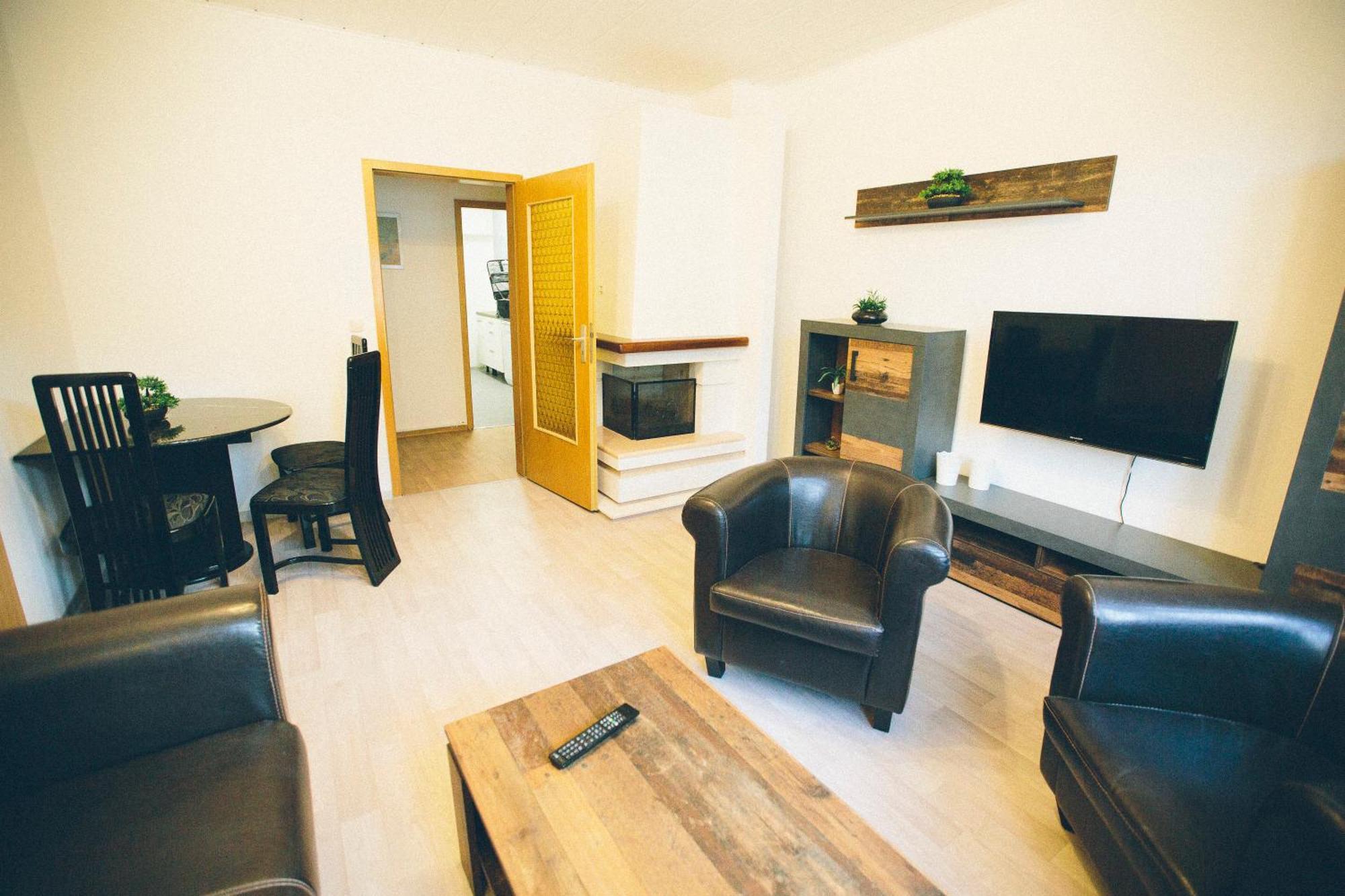 Grosse & Voll Ausgestattete Apartments, Studios, Doppelzimmer, Workspace, Parkplatz, Netflix, Prime & Schnelles Wifi In Ruhiger Lage Mit Garten Rudolstadt Room photo
