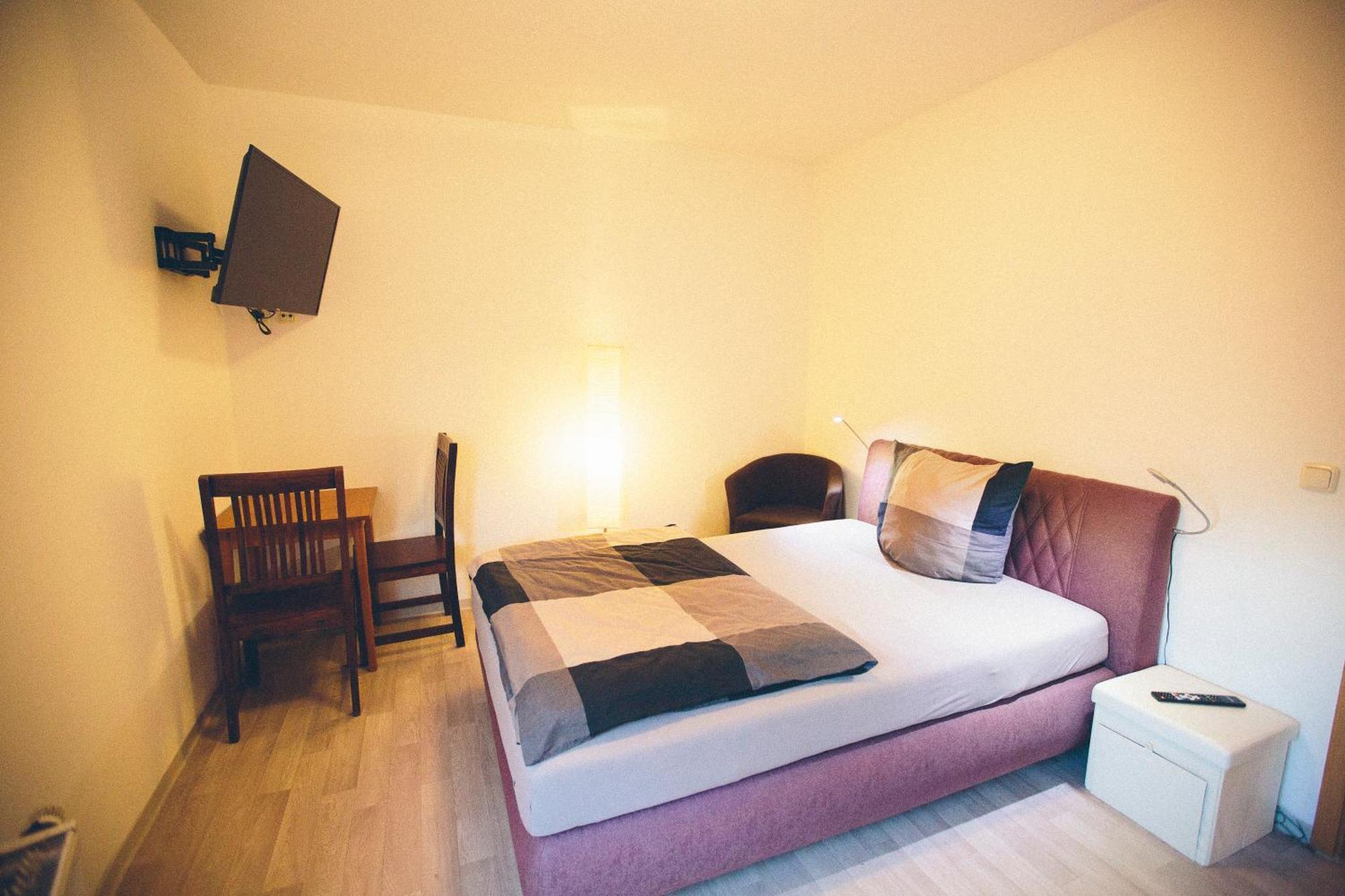 Grosse & Voll Ausgestattete Apartments, Studios, Doppelzimmer, Workspace, Parkplatz, Netflix, Prime & Schnelles Wifi In Ruhiger Lage Mit Garten Rudolstadt Exterior photo