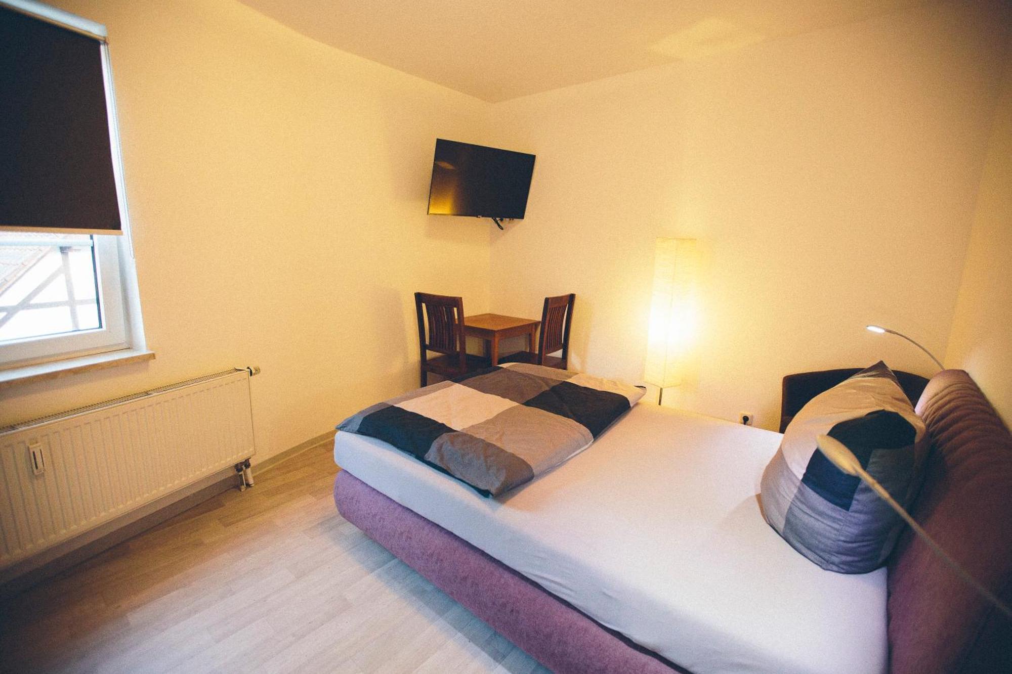 Grosse & Voll Ausgestattete Apartments, Studios, Doppelzimmer, Workspace, Parkplatz, Netflix, Prime & Schnelles Wifi In Ruhiger Lage Mit Garten Rudolstadt Exterior photo