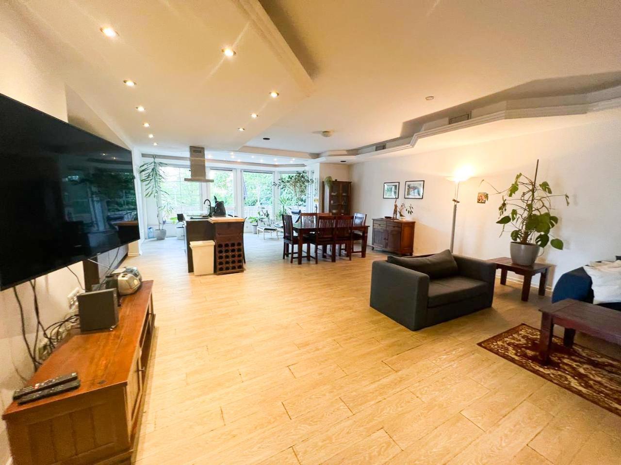 Grosse & Voll Ausgestattete Apartments, Studios, Doppelzimmer, Workspace, Parkplatz, Netflix, Prime & Schnelles Wifi In Ruhiger Lage Mit Garten Rudolstadt Exterior photo