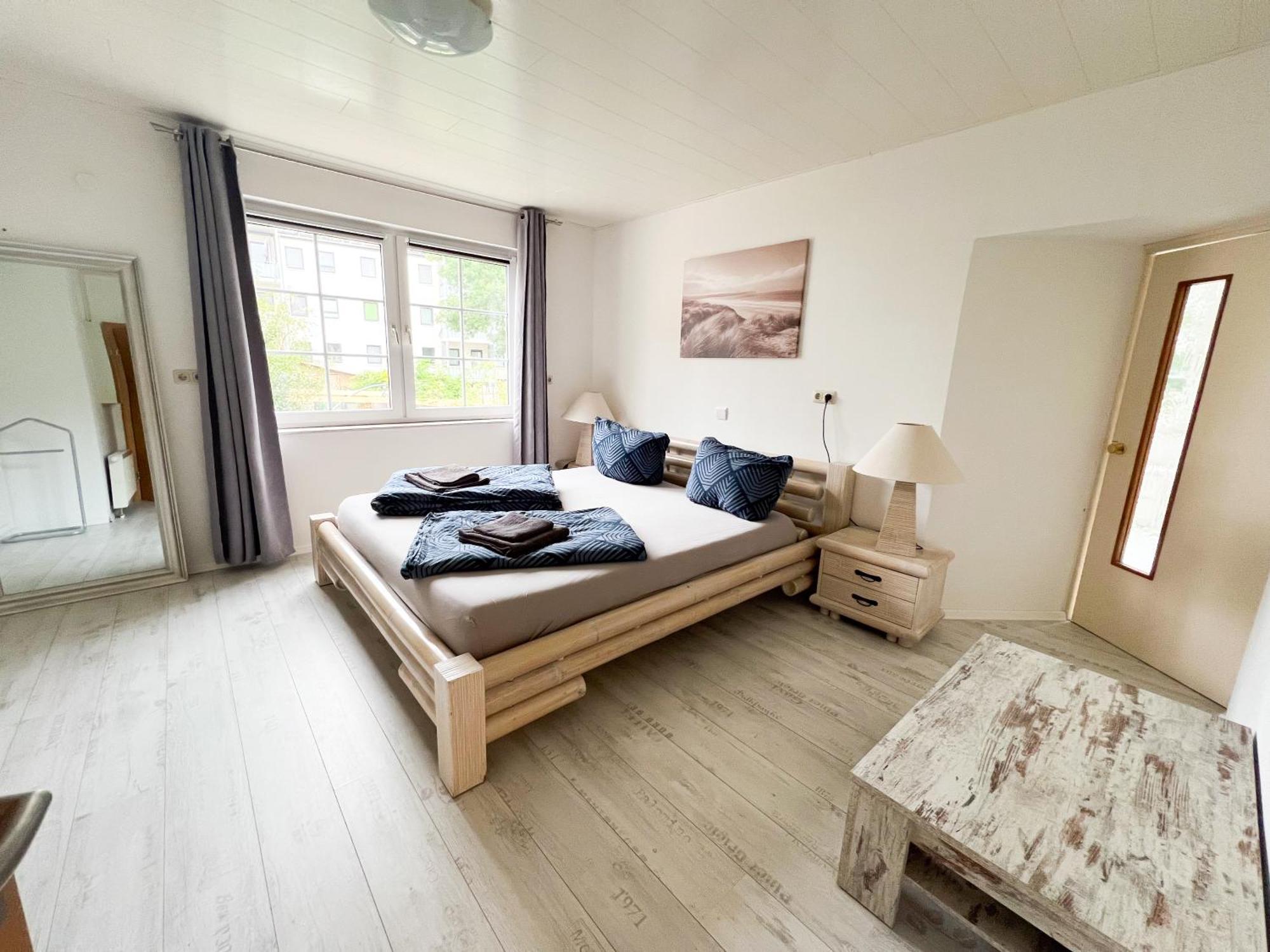 Grosse & Voll Ausgestattete Apartments, Studios, Doppelzimmer, Workspace, Parkplatz, Netflix, Prime & Schnelles Wifi In Ruhiger Lage Mit Garten Rudolstadt Room photo