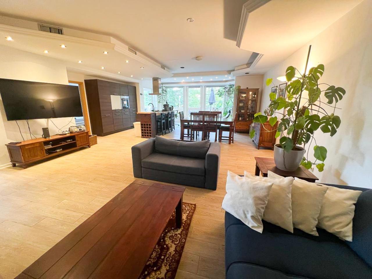 Grosse & Voll Ausgestattete Apartments, Studios, Doppelzimmer, Workspace, Parkplatz, Netflix, Prime & Schnelles Wifi In Ruhiger Lage Mit Garten Rudolstadt Exterior photo