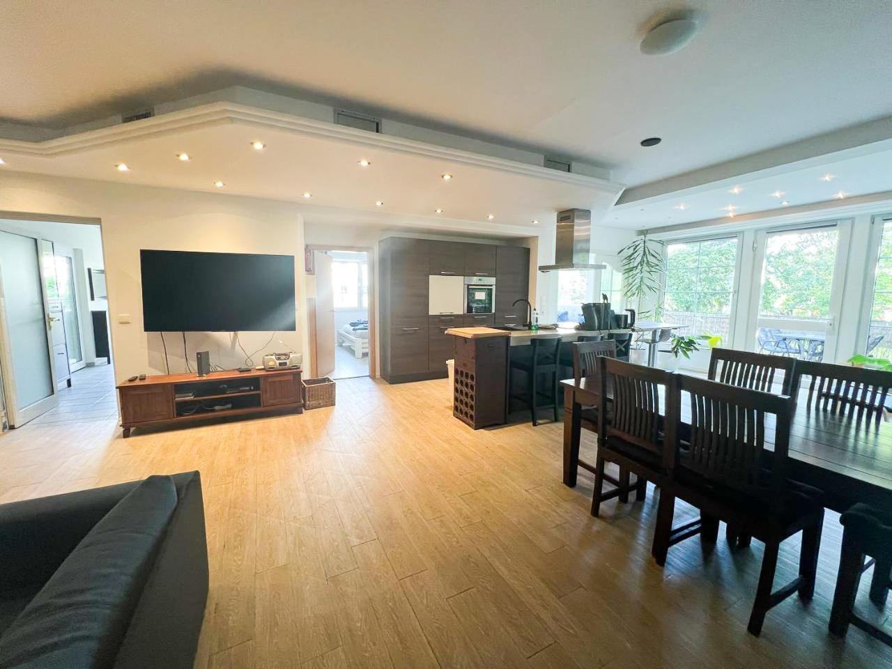Grosse & Voll Ausgestattete Apartments, Studios, Doppelzimmer, Workspace, Parkplatz, Netflix, Prime & Schnelles Wifi In Ruhiger Lage Mit Garten Rudolstadt Exterior photo